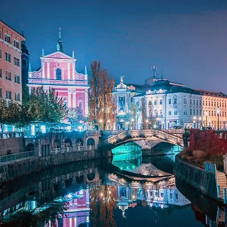 Peaceful Near Arboretum Volcji Potok Apartmán