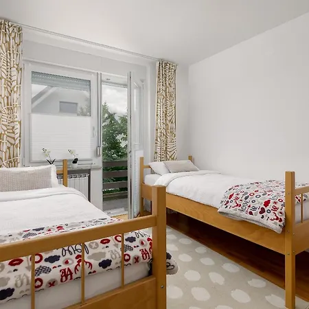 Artemida Near Arboretum&golf Apartamento
