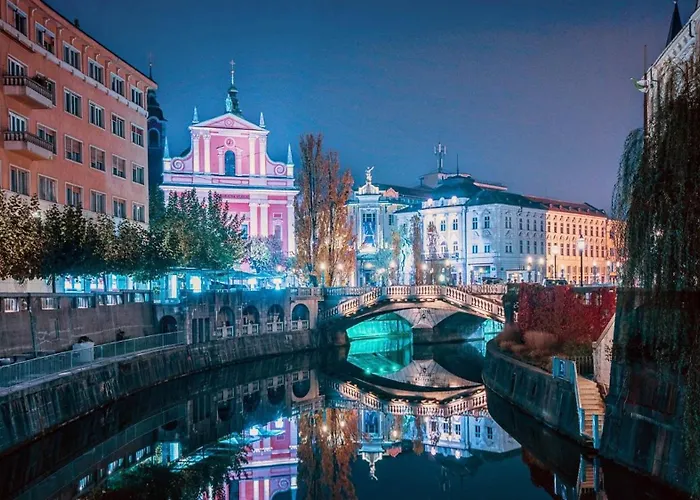 Peaceful Near Arboretum Volcji Potok 아파트