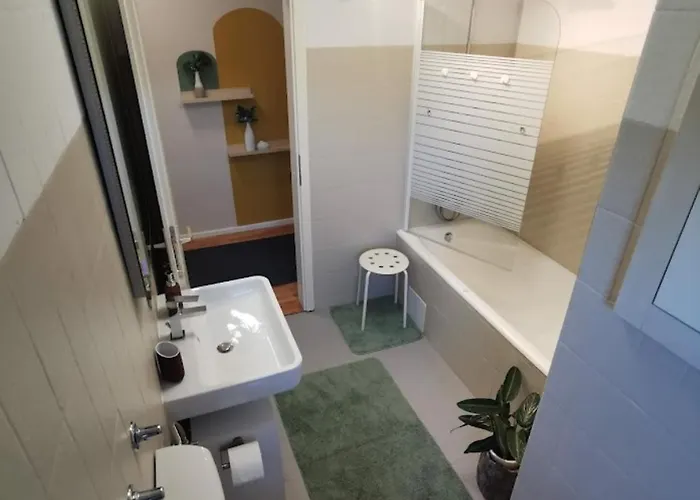 Peaceful Near Arboretum Volcji Potok Apartman